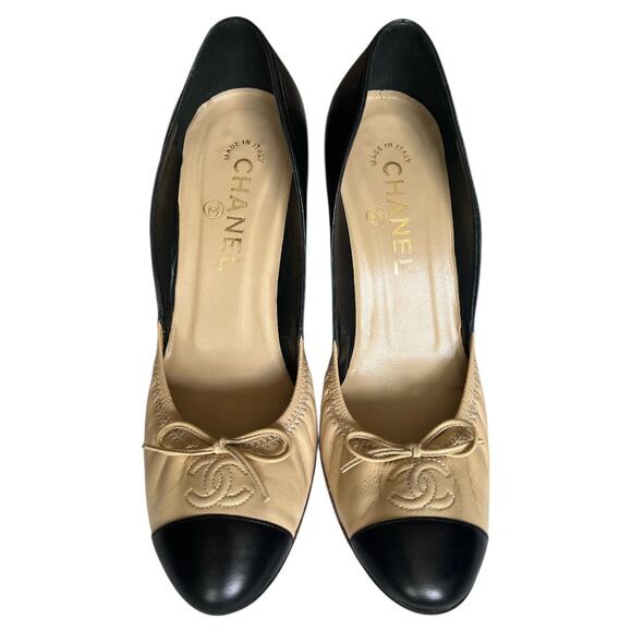 Chanel Interlocking CC Logo Leather Pumps, IT7/US37 - Picture 1 of 15